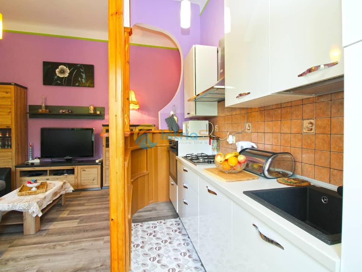 Studio Apartman Lea Pula Exterior foto
